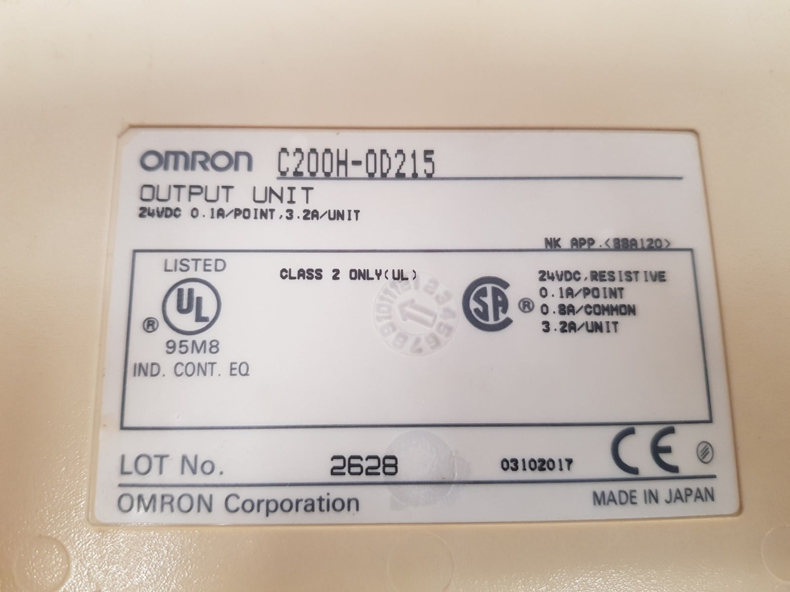 Omron c200h-od215 output unit 24vdc 0.1a/point 3.2a/unit