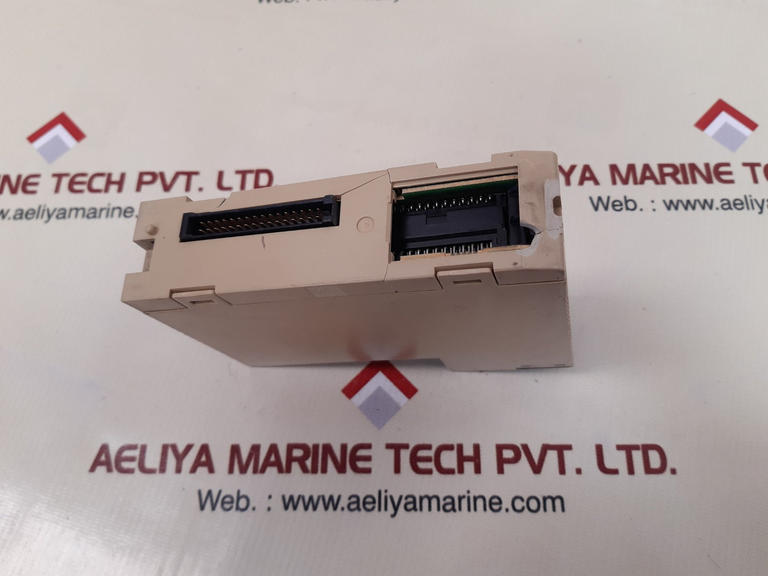 Omron c200h-id217 input unit 24vdc 4.1 ma