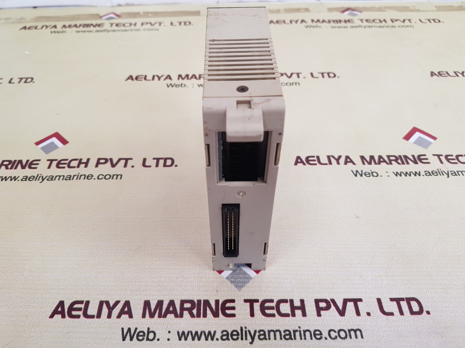 Omron c200h-od21a output unit 24vdc