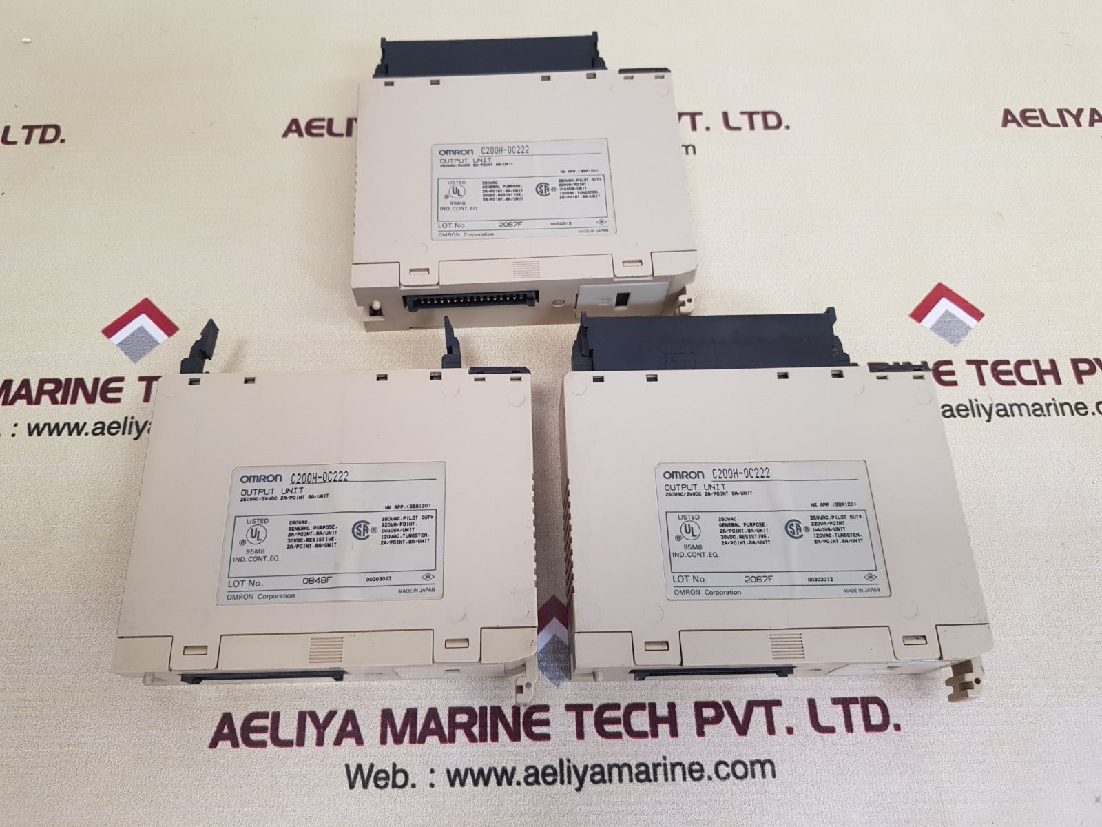 Omron c200h-oc222 output unit 250vac/24vdc 2a/point 8a/unit