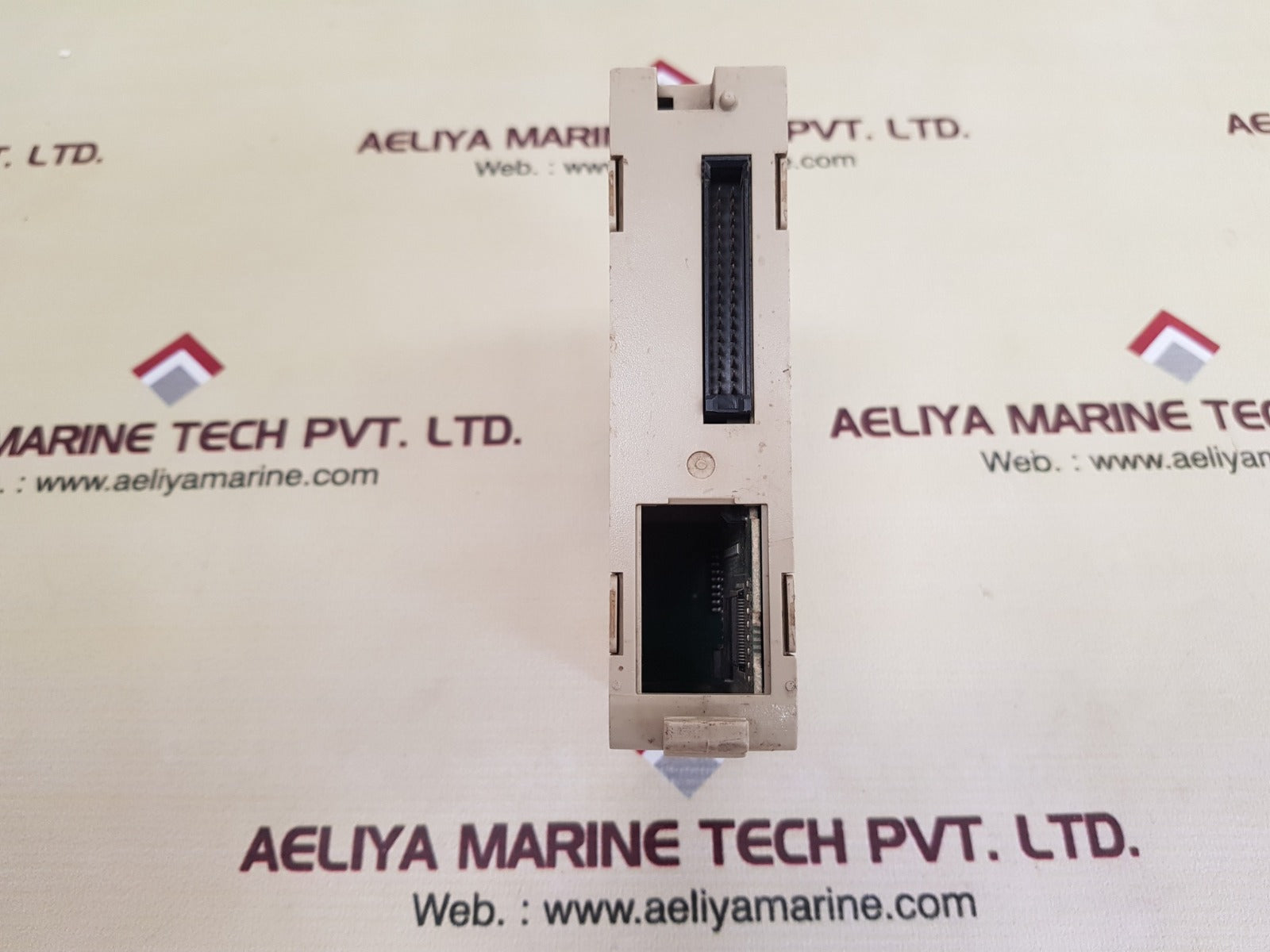 Omron c200h-0d218 output unit 24vdc