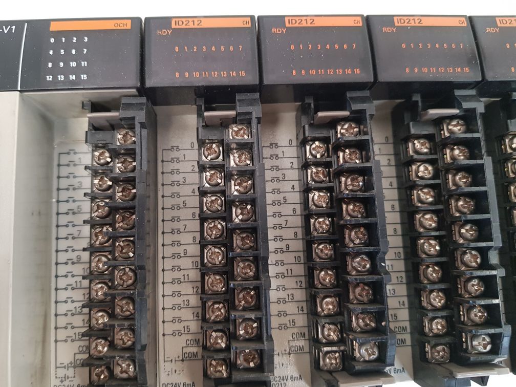 Omron pa203,cpu44-v1,id212,od214 programmable controller
