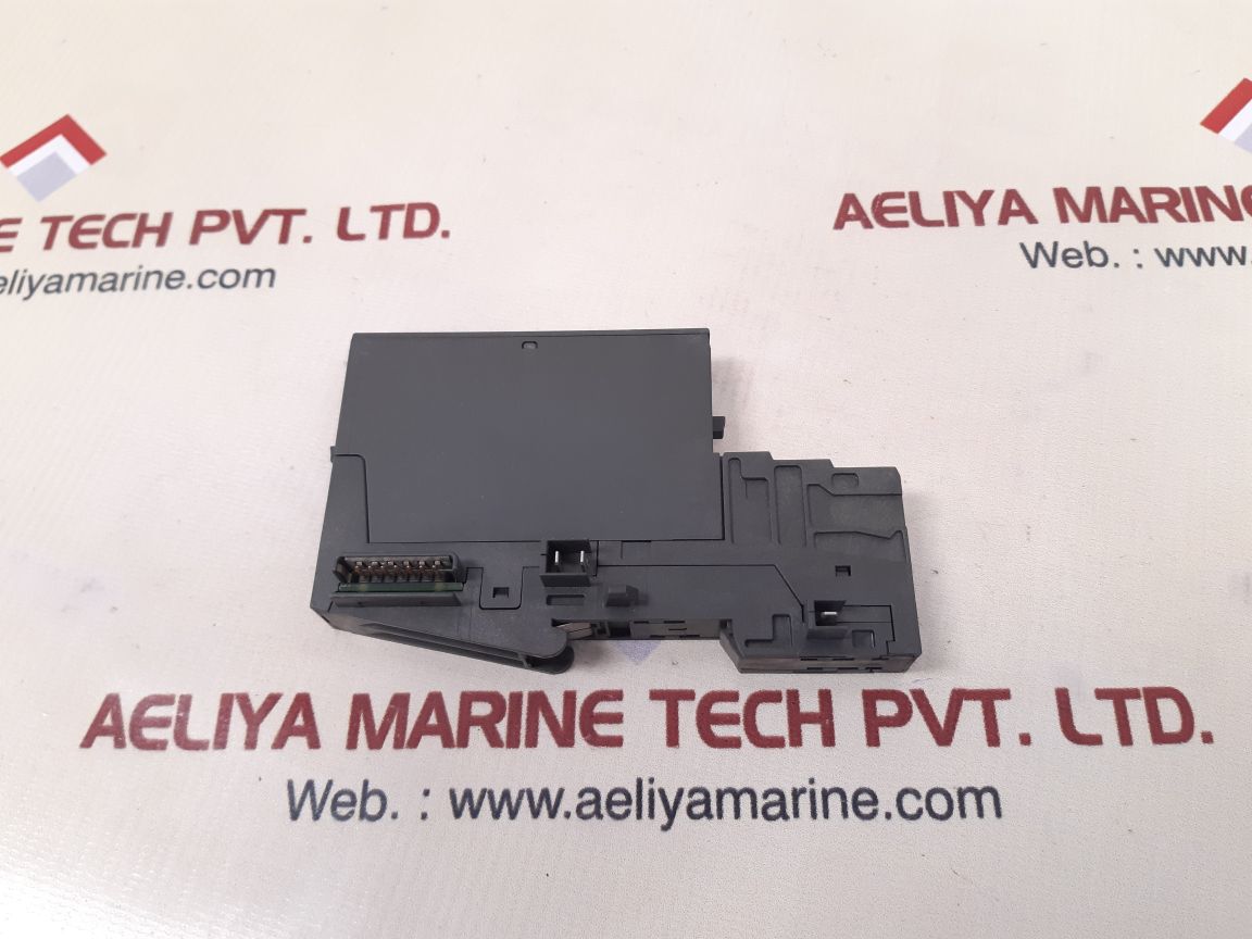 Siemens 6es7 132-4bb00-0ab0 output module with 6es7 193-4cb10-0aa0
