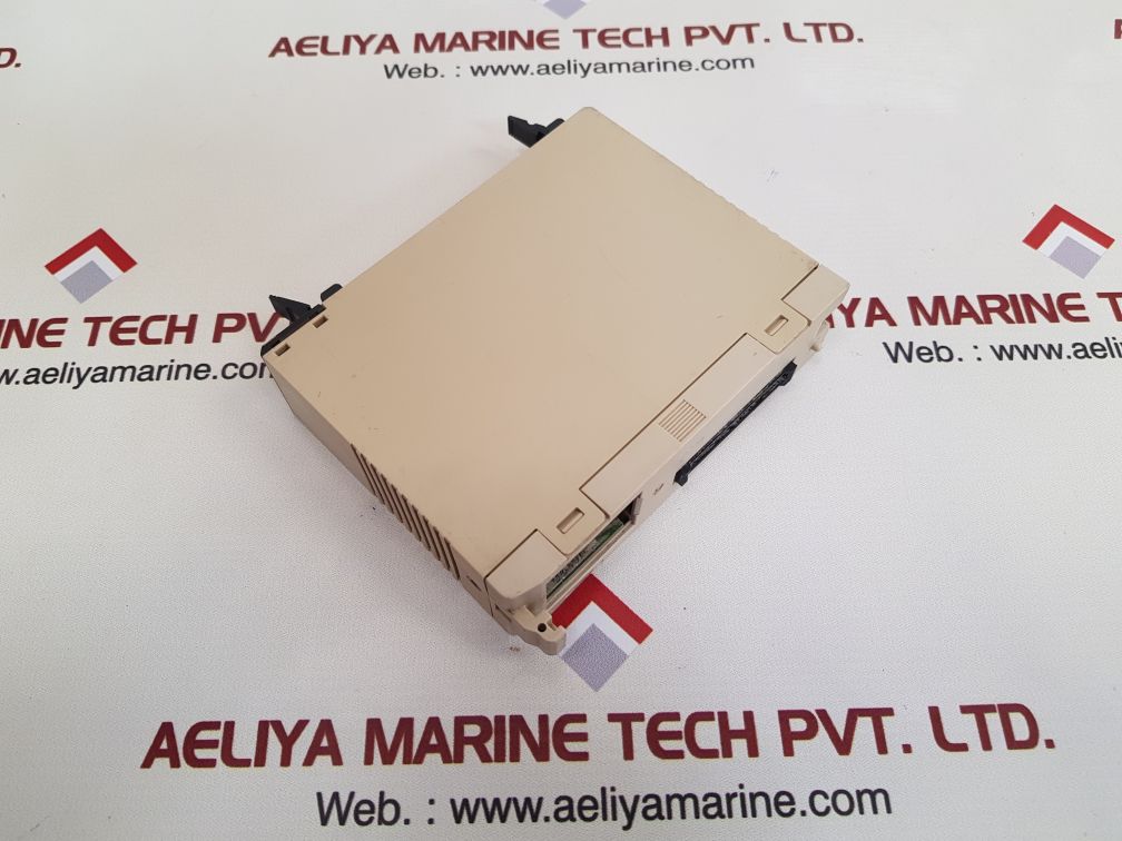 Omron c200h-da002 d/a unit Used