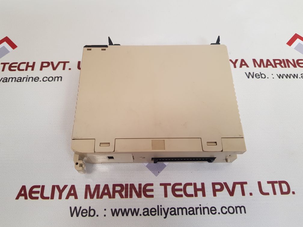 Omron c200h-0c222 output unit 250vac/24vdc 2a/point 8a/unit