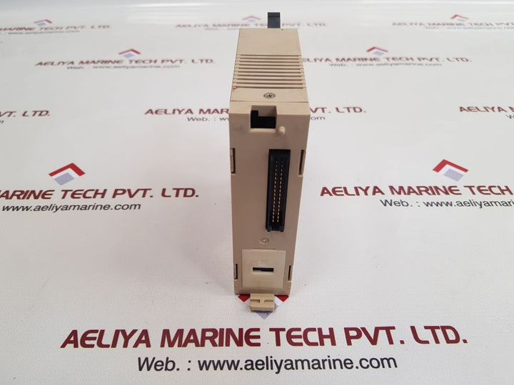 Omron c200h-0c222 output unit 250vac/24vdc 2a/point 8a/unit