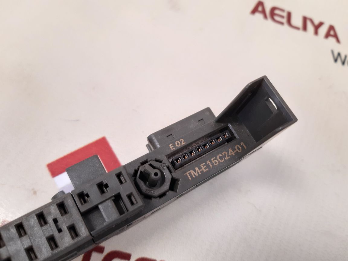 Siemens 6es7 193-4cb30-0aa0 terminal module tm-e15c24-01