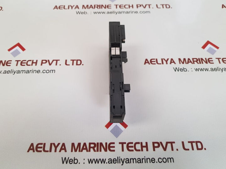 Siemens 6es7 132-4hb00-0ab0 output module with 6es7 193-4ca20-0aa0