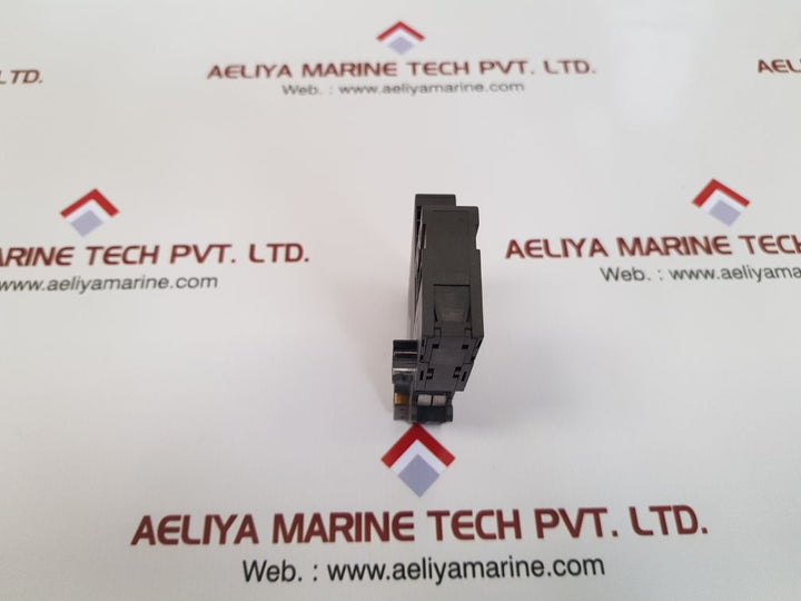 Siemens 6es7 132-4hb00-0ab0 output module with 6es7 193-4ca20-0aa0