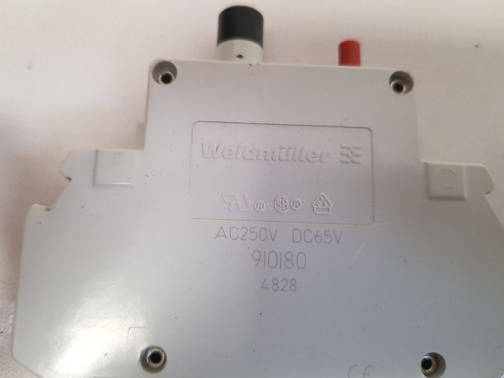 Weidmuller 910180 circuit breaker ac250v dc65v
