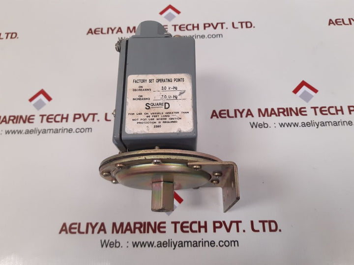 Square d class 9016 gaw-1 series c vacuum switch 

