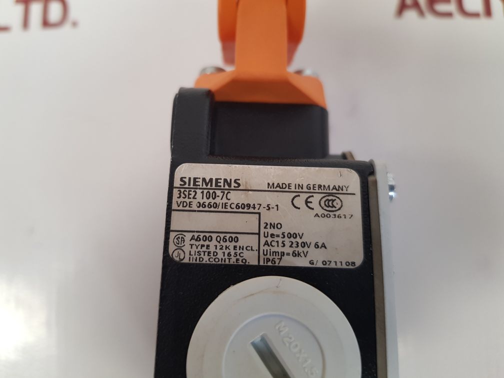 Siemens 3se2 100-7c limit switch with rollers