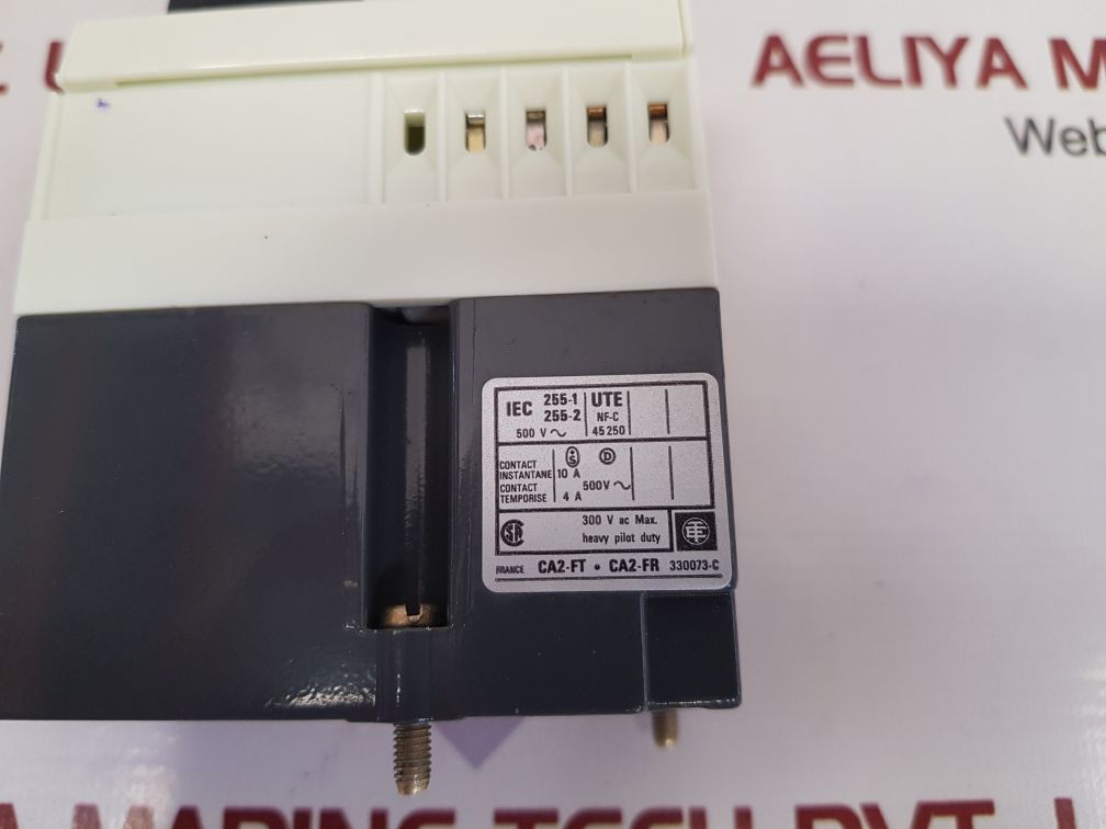 Telemecanique ca2-ft 141 time relay 240v 50hz