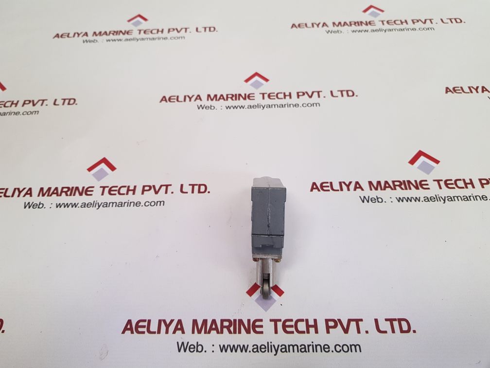 Honeywell dte7-2rqn8-c limit switch