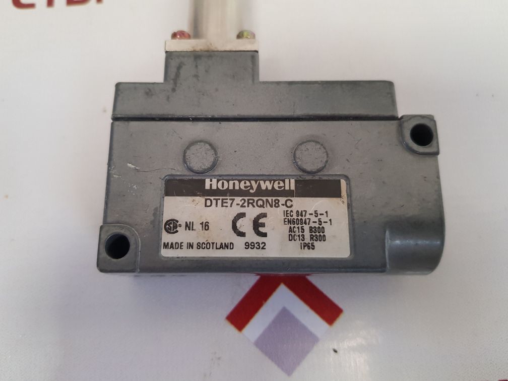 Honeywell dte7-2rqn8-c limit switch