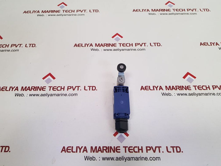 Telemecanique/schneider zcp21  limit switch + zcy18 roller lever