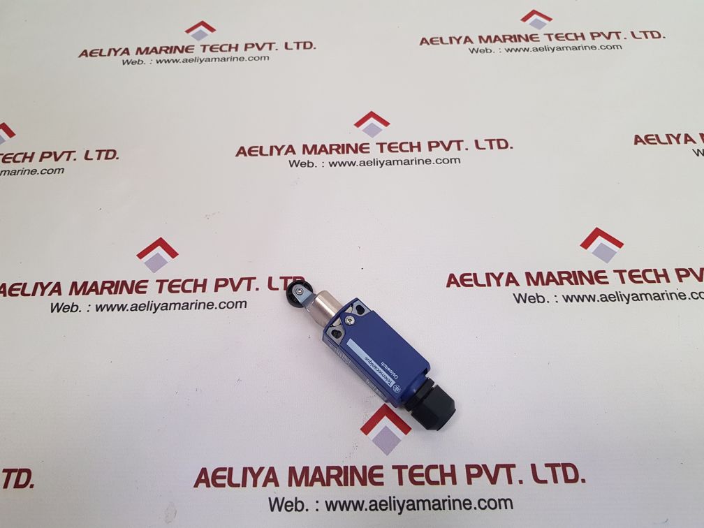 Telemecanique/schneider zcp21  limit switch + zcy18 roller lever