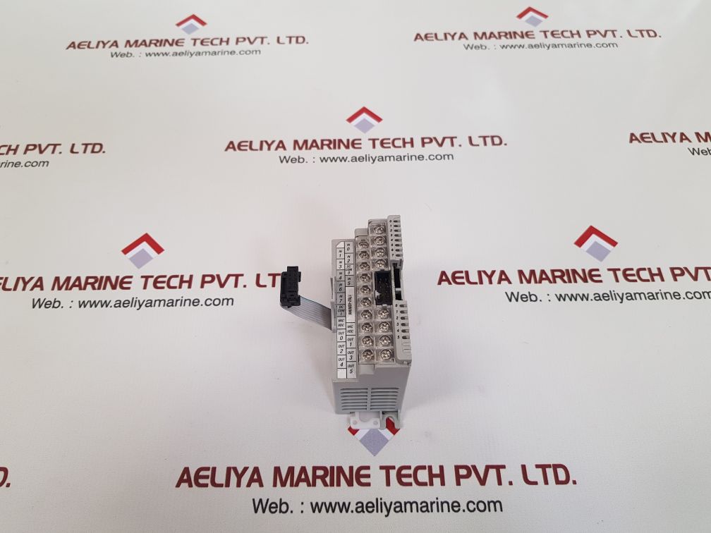 Allen-bradley micrologix 1200 1762-iq8ow6 ser:a rev:a relay output