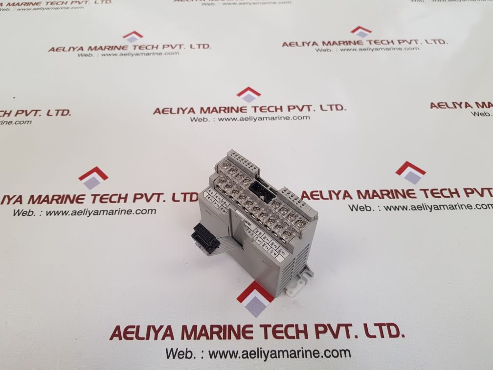 Allen-bradley micrologix 1200 1762-iq8ow6 ser:a rev:a relay output