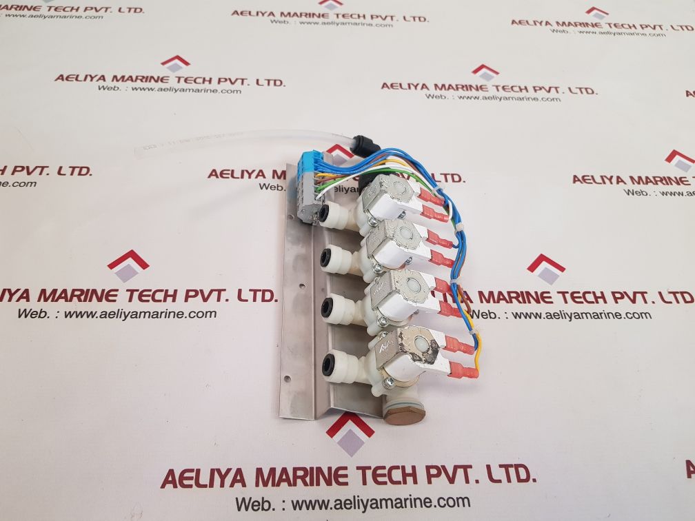 Series r 63 w functional 3/3 way normally closed 