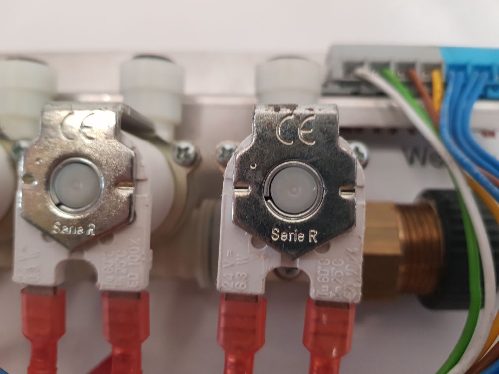 Series r 63 w functional 3/3 way normally closed 