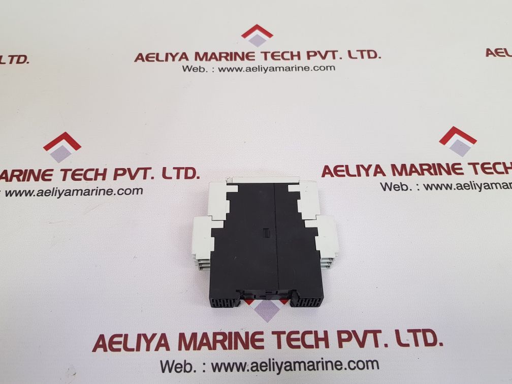 Siemens 3rk1100-1ce00-0aa2 as-i interface module 4 output 