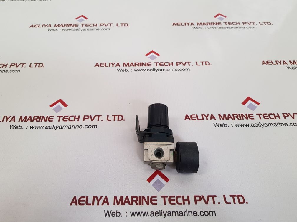 Smc ear2000-f02 pressure regulator with gauge