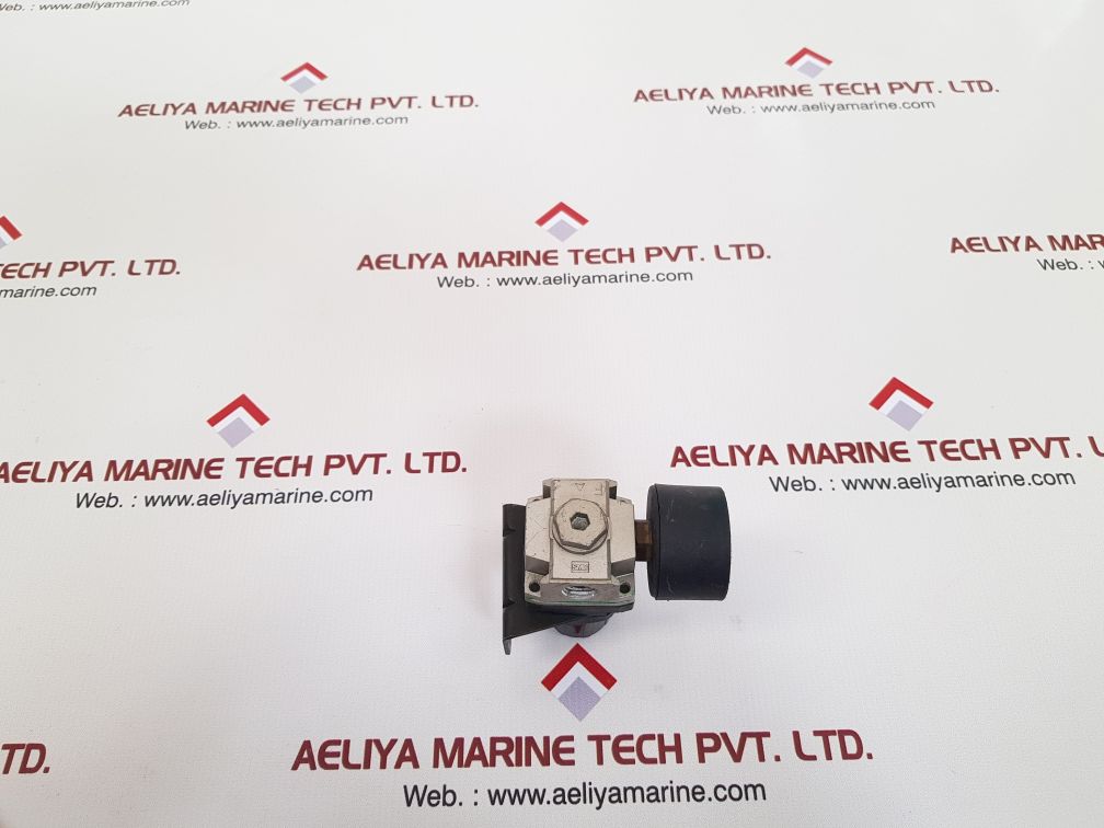 Smc ear2000-f02 pressure regulator with gauge