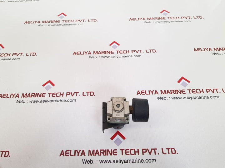 Smc ear2000-f02 pressure regulator with gauge