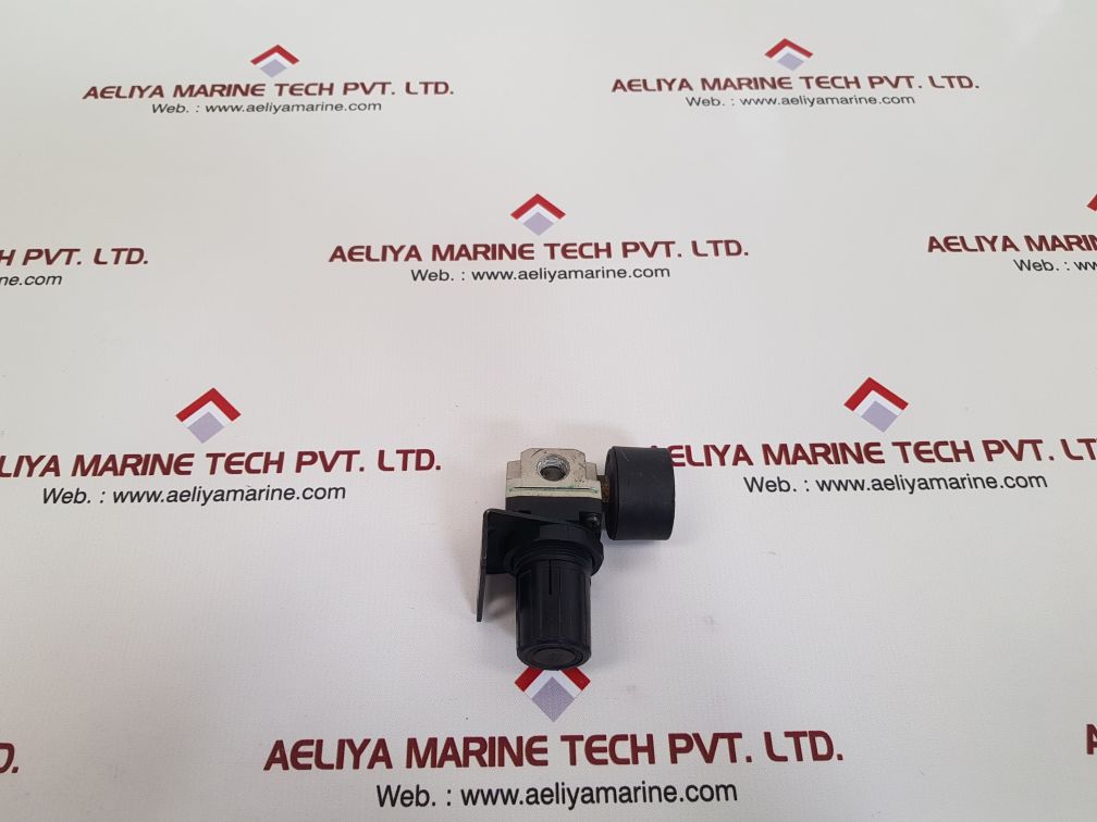 Smc ear2000-f02 pressure regulator with gauge