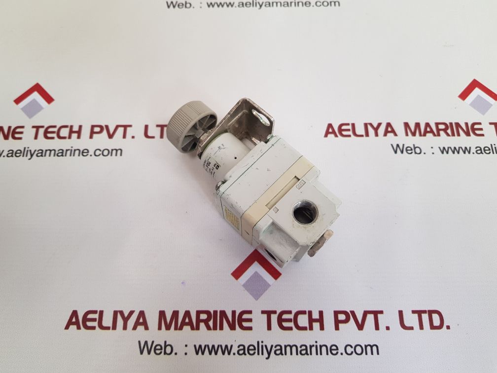 Smc ir2000-f02 pneumatic precision regulator