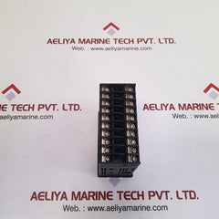 Yokogawa um330-00 digital temperature indicator style: s3