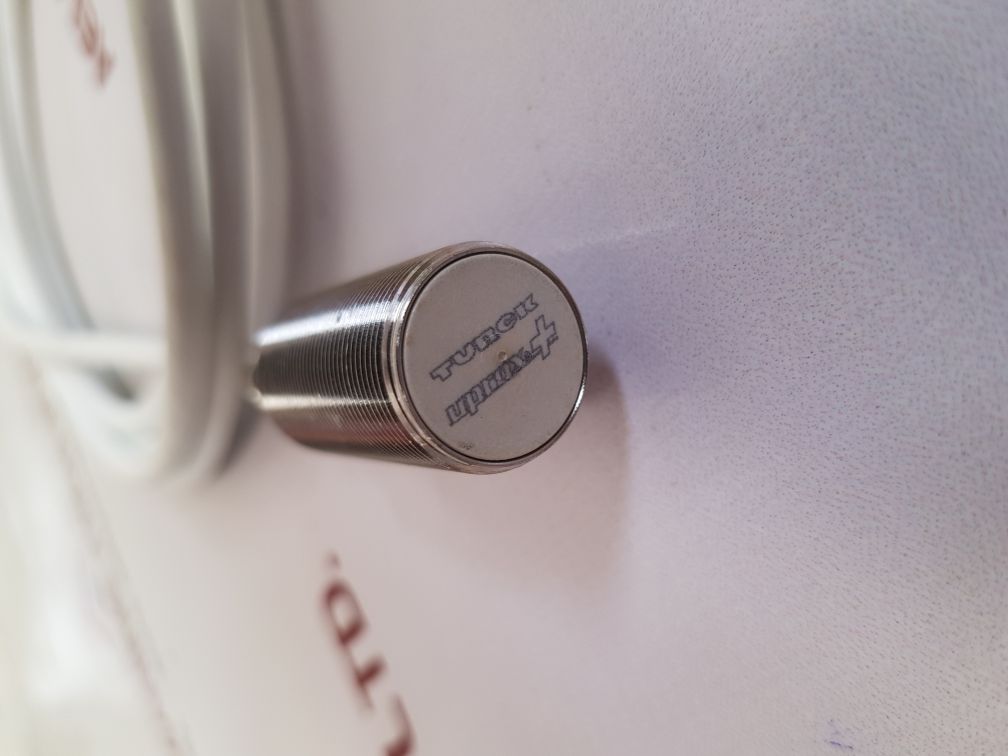 Turck bi8u-em18wd-ap6x proximity sensor