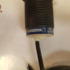 Telemecanique xs4p30mb230 proximity switch sensor