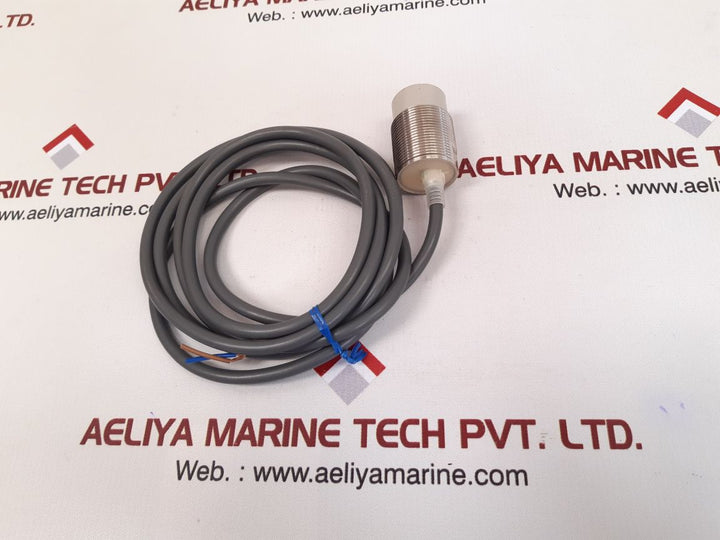 Omron e2e-x18my2 proximity switch
