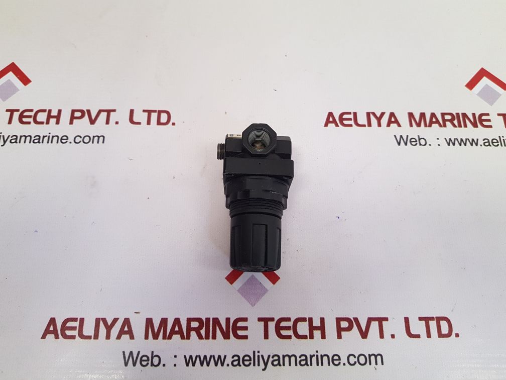 Wilkerson r00-02-000 air regulator