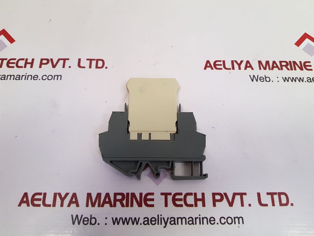 Set of 7x Weidmuller rst eg7 relay coupler