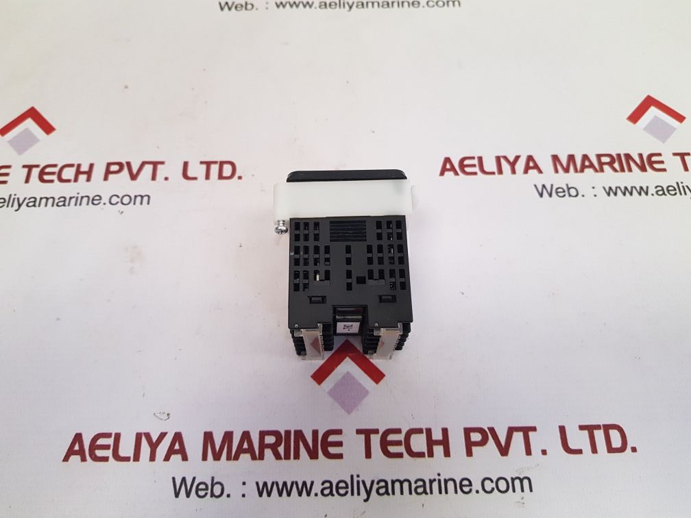 Omron e5cc-rx3a5m-000 digital controller