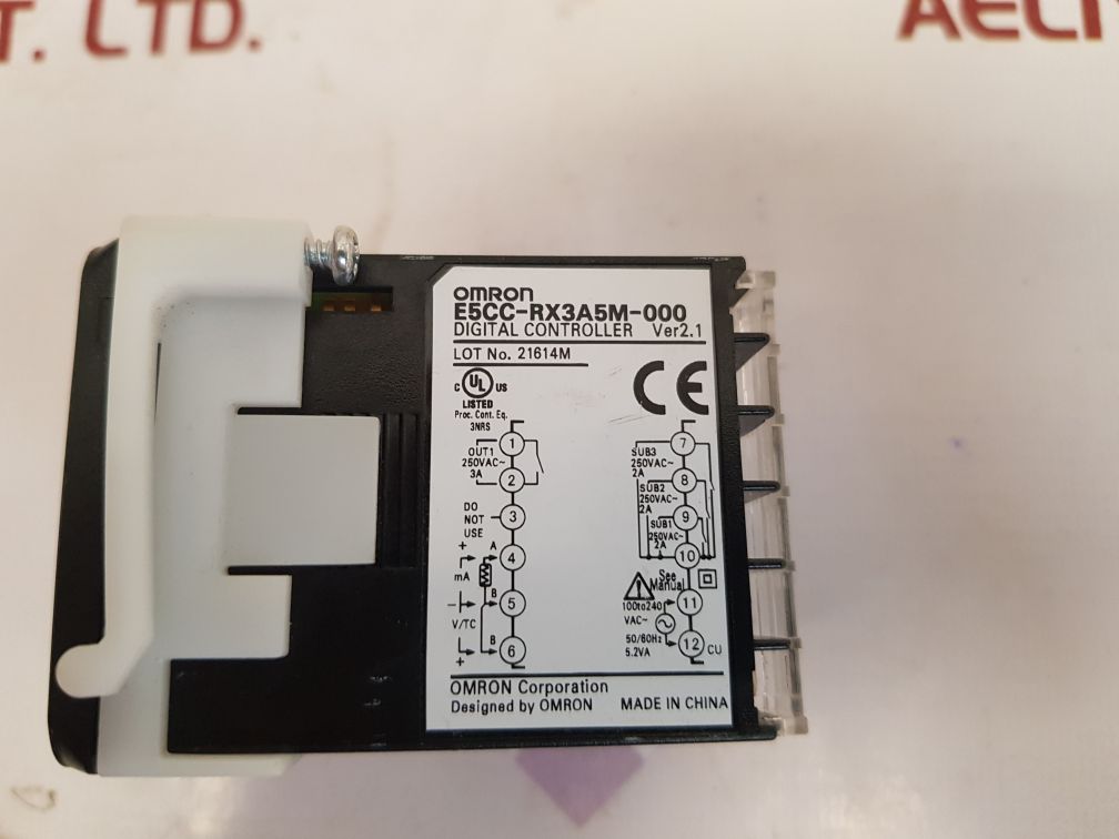 Omron e5cc-rx3a5m-000 digital controller