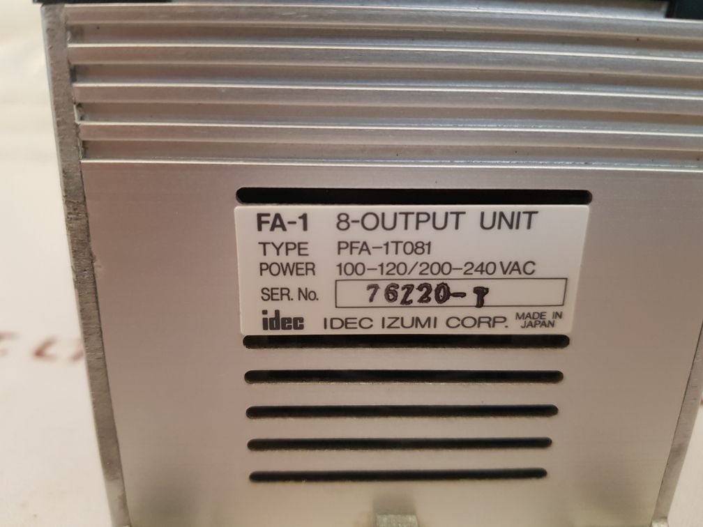Idec pfa-1t081 8-output unit relay