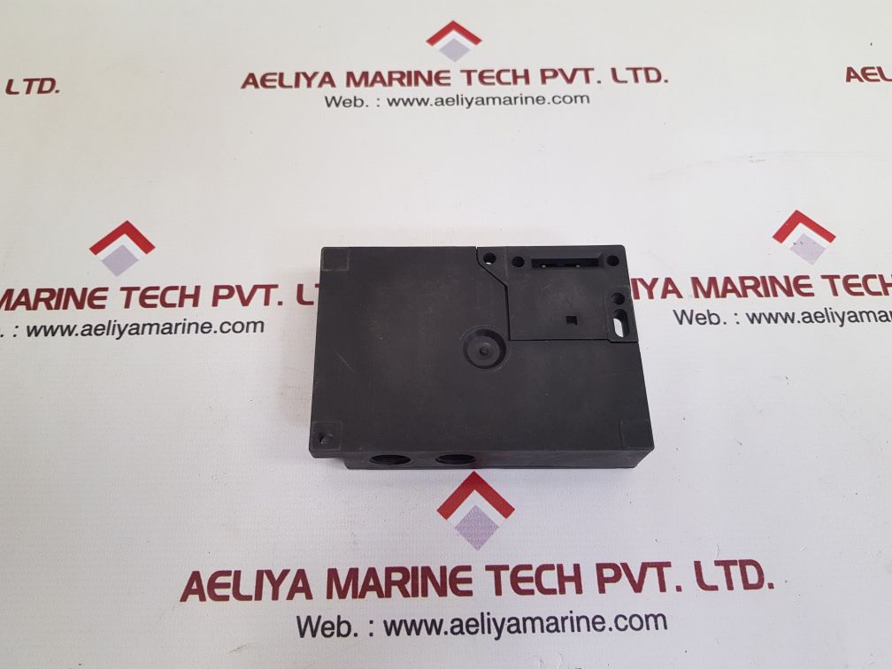 Schmersal azm 161sk-24rk-230-m16 safety interlock switch