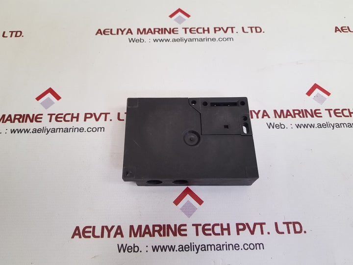 Schmersal azm 161sk-24rk-230-m16 safety interlock switch