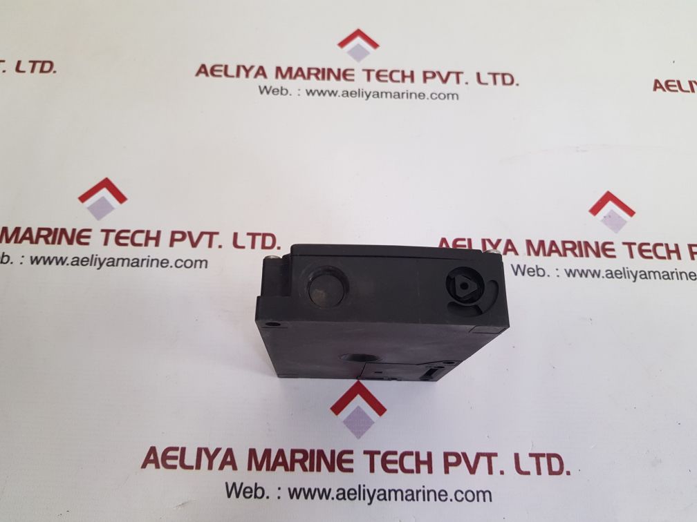 Schmersal azm 161sk-24rk-230-m16 safety interlock switch