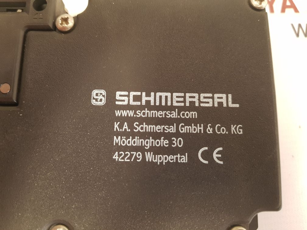 Schmersal azm 161sk-24rk-230-m16 safety interlock switch