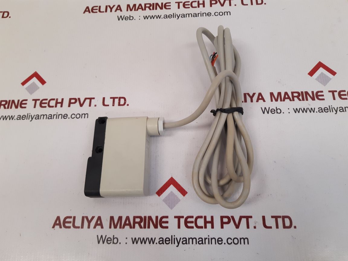 Telemecanique xug-f04031 optical sensor