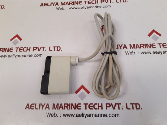 Telemecanique xug-f04031 optical sensor