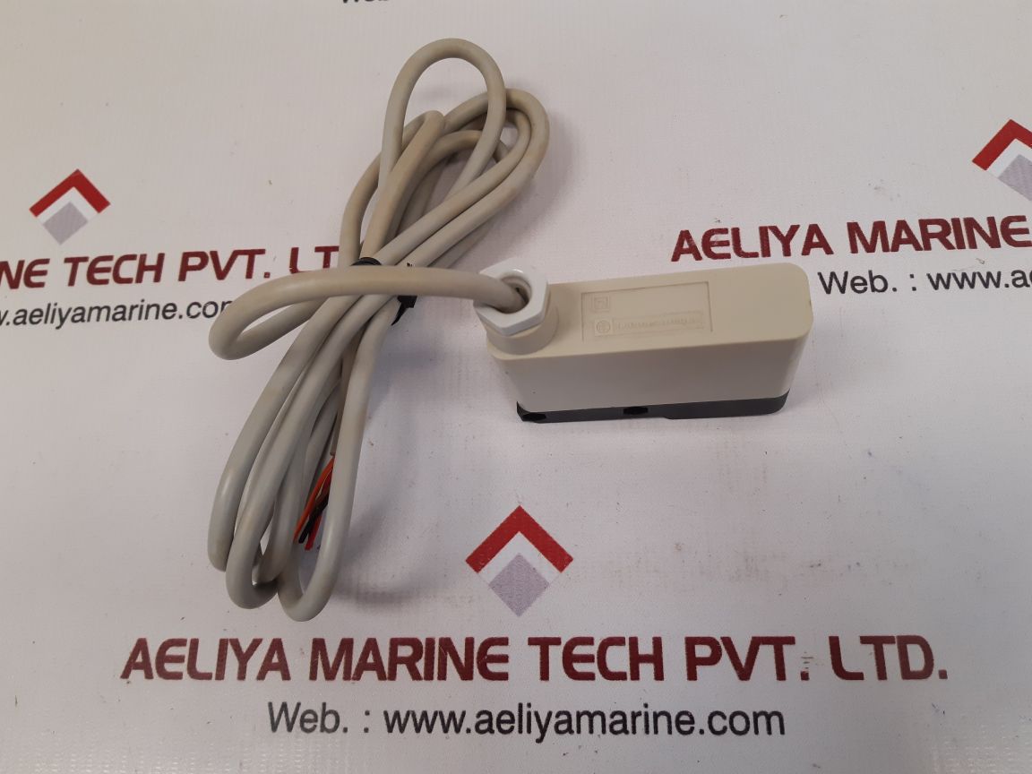 Telemecanique xug-f04031 optical sensor