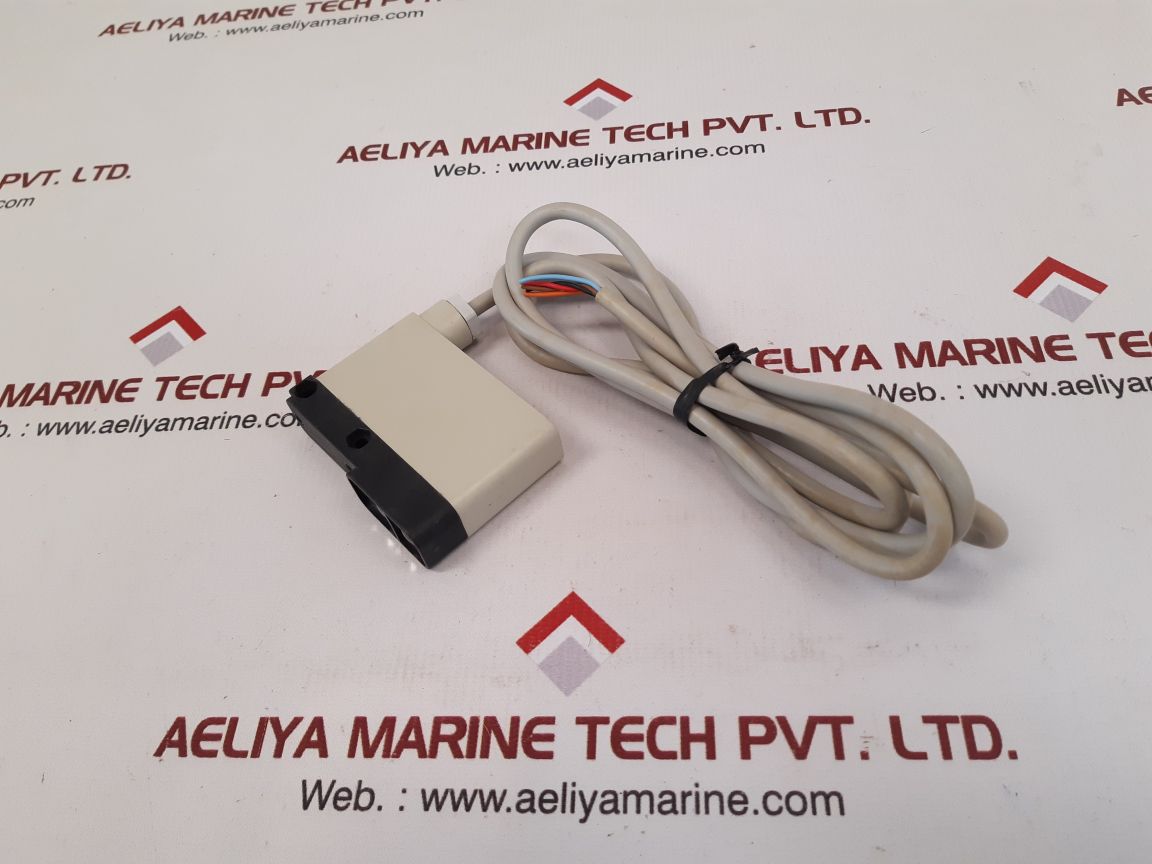 Telemecanique xug-f04031 optical sensor