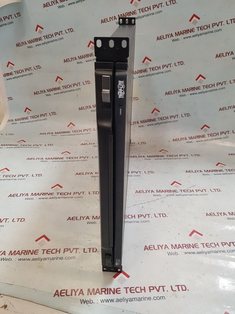 Tripp-lite b020-008-17 8 port-netdirector rackmount console kvm switch with 17"