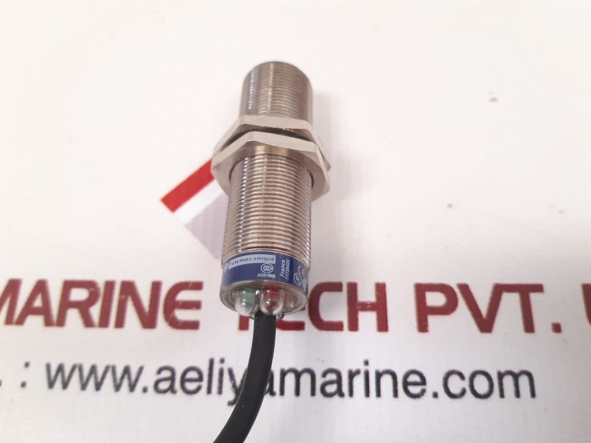 Telemecanique xs1m18mb250 proximity switch